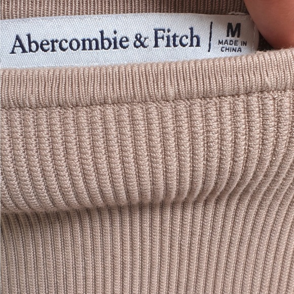 Abercrombie And Fitch Wide Rib Slash Top Beige Medium - Picture 2 of 6